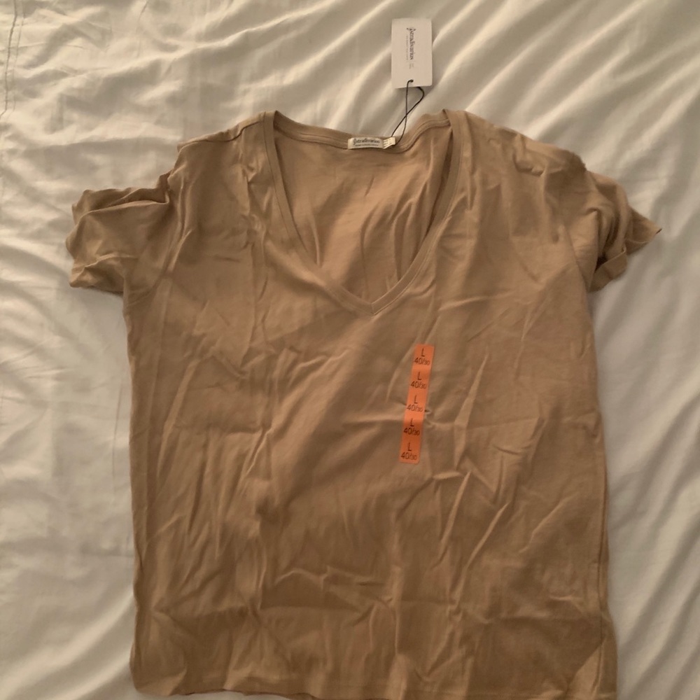 V Neck T Shirt in Beige